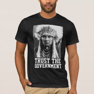FÖRTROENDE REGERINGENS INDIANSKA T-SHIRTS I BLACK