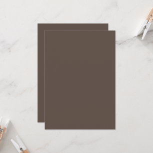 Förtrolig mot en Snyggt Brown Wall Inbjudningar