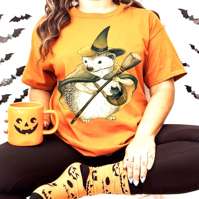 Förtrollad Igelkottshäxa & Svart Katt Konst Unik T Shirt (Skapare uppladdad)