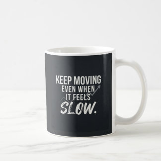 Fortsätt röra dig, även när det känns långsamt. kaffemugg