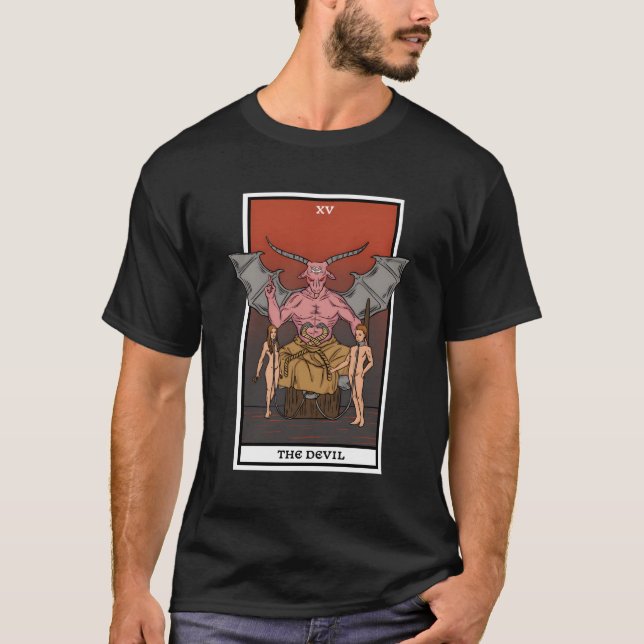 Fortune Tellin med det gotiska Tarot Card-läsaren  T Shirt (Framsida)