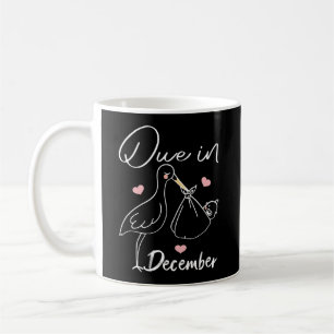 Förväntas i december Rolig svan som bär en söt ny Kaffemugg