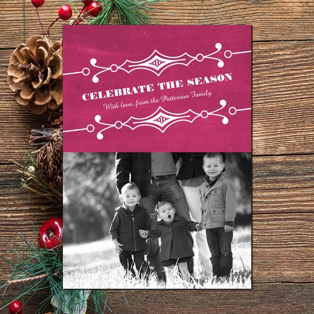 Foschsiskt ritat kort för Helgdag av krita (Fuchsia Slanted Chalkboard Holiday Photo Card)