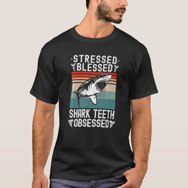 Fossil Hunting Stressat blsed Shark Teeth Obsess T Shirt (Framsida)