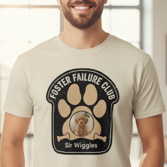 Foster Failure Club Hjärtskt Paws Grafik T Shirt (Distressed Foster Failure Club shirt for the animal advocate — great adoption day gift idea for him.)