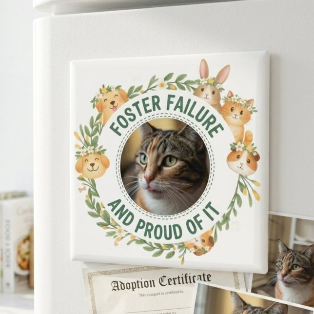 Foster Misslyckande Stolt Foto Blommig Djurkrans Magnet (Foster failure and proud photo magnet for the animal lover — a cute adoption day gift idea.)