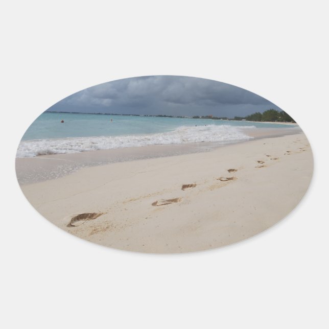 Fotavtryck i Sand Beach Ovalt Klistermärke (Framsida)