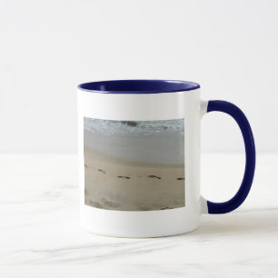 Fotavtryck i sand Mugg