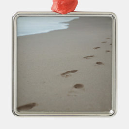 Fotavtryck på en vit strand i Moçambique Julgransprydnad Metall
