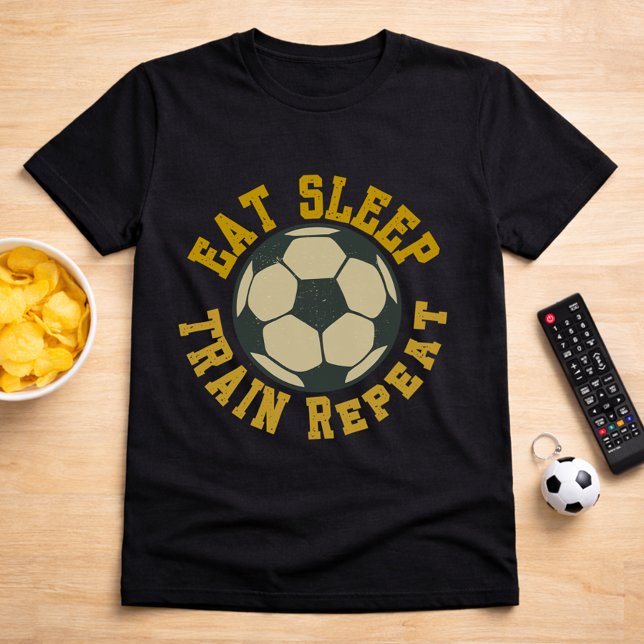 Fotboll Ät Sova Träna Upprepa Citat T Shirt (Skapare uppladdad)