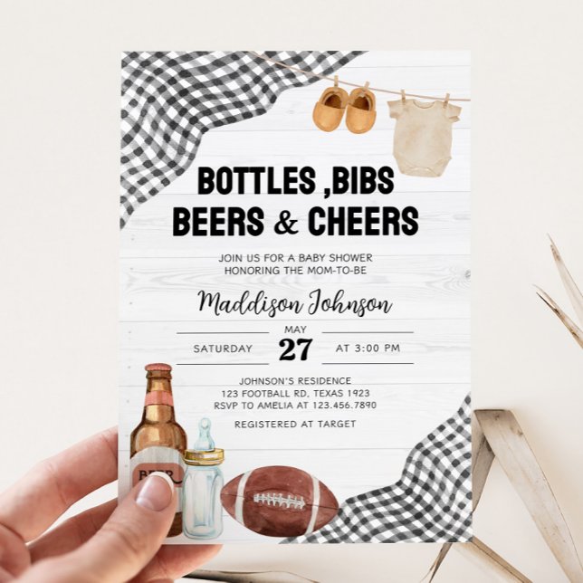 Fotboll Baby Shower Inbjudningar (Bottles, Bibs, Beers & Cheers Baby Shower Invitation)