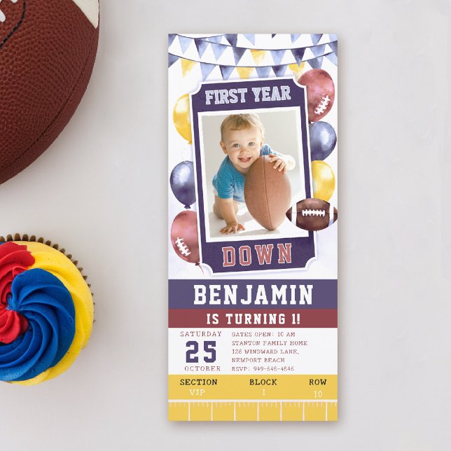 Fotboll Biljett Bright Boy 1:a födelsedagsinbjudan Inbjudningar (first year down football birthday invitation photo watercolor sports ticket boy blue balloons)