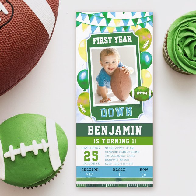 Fotboll Biljett Grönt Boy 1:a födelsedagsinbjudan Inbjudningar (first year down football birthday invitation photo watercolor sports ticket boy blue green balloons)