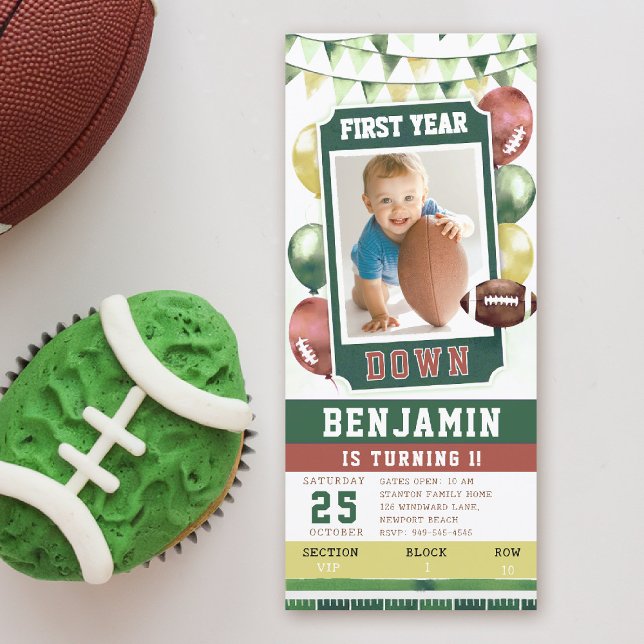 Fotboll Biljett Lycklig Boy 1:a födelsedagsinbjuda Inbjudningar (first year down football birthday invitation photo watercolor sports ticket boy green brown balloons)