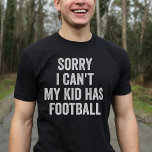 Fotboll för paret Mamma Pappa Funny T Shirt<br><div class="desc">Visa upp kärlek för fotbollen med den här unika designen! Förlåt att jag inte kan,  min unge har Football!" Perfektens gåva till mammor och pappor i fotboll på jul eller födelsedag.</div>