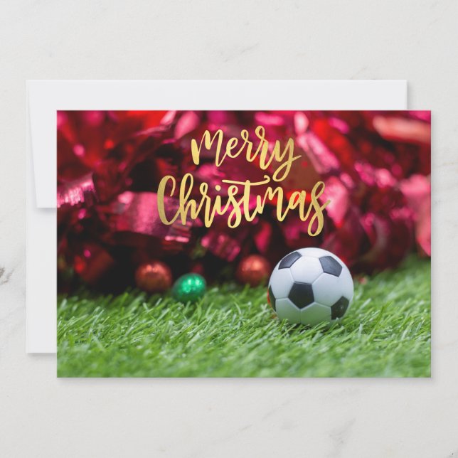 Fotboll med julklapp dekoration på grönten julkort (Framsida)