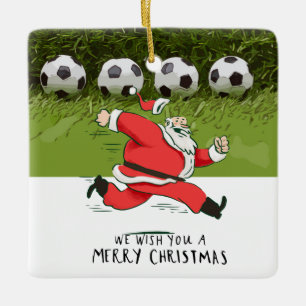 Fotboll med Jultomten som leker boll Julgransprydnad Keramik