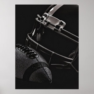 Fotboll och hjälm Mörk Dramatisk Poster