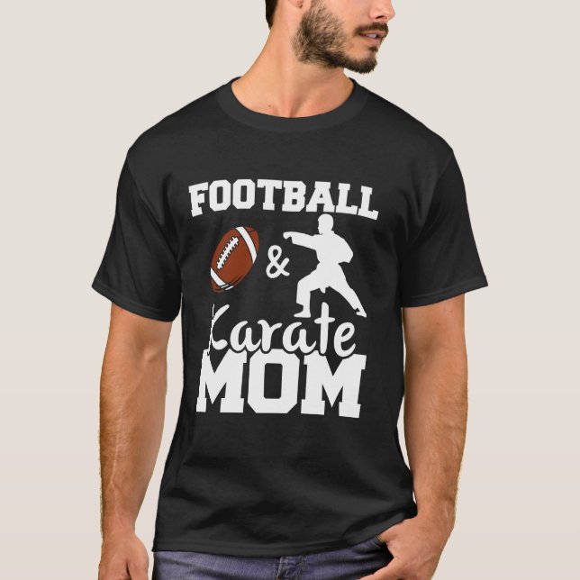 Fotboll och karate-mamma fotbollsspelare karatefig t shirt (Framsida)