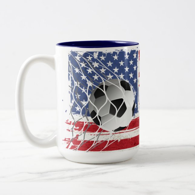 Fotboll På USA:s Flagga Två-Tonad Mugg (Vänster)
