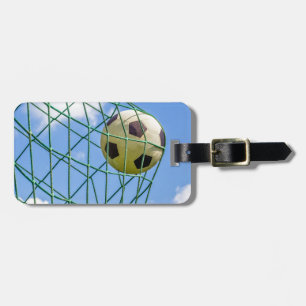 Fotboll som netto skjutas i mål bagagebricka