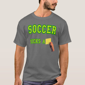 Fotboll sparkar ett gult kort t-shirt