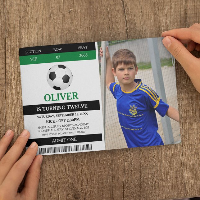 Fotboll Tillåt En Foto Födelsedagsfest Inbjudningar (Skapare uppladdad)