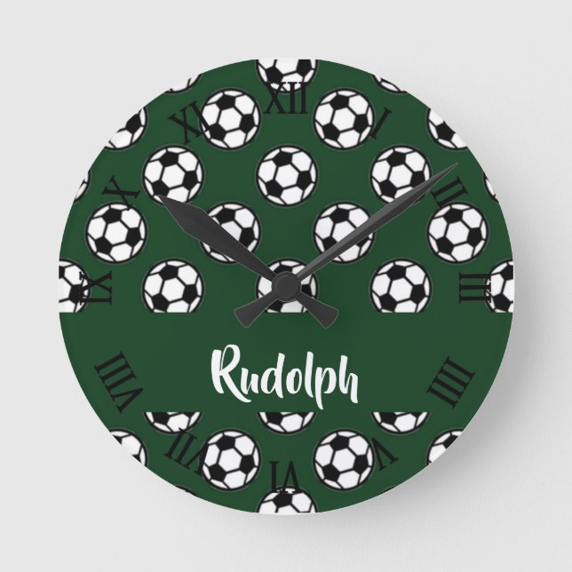 Fotbollar grönt mönster rund klocka (Framsida)