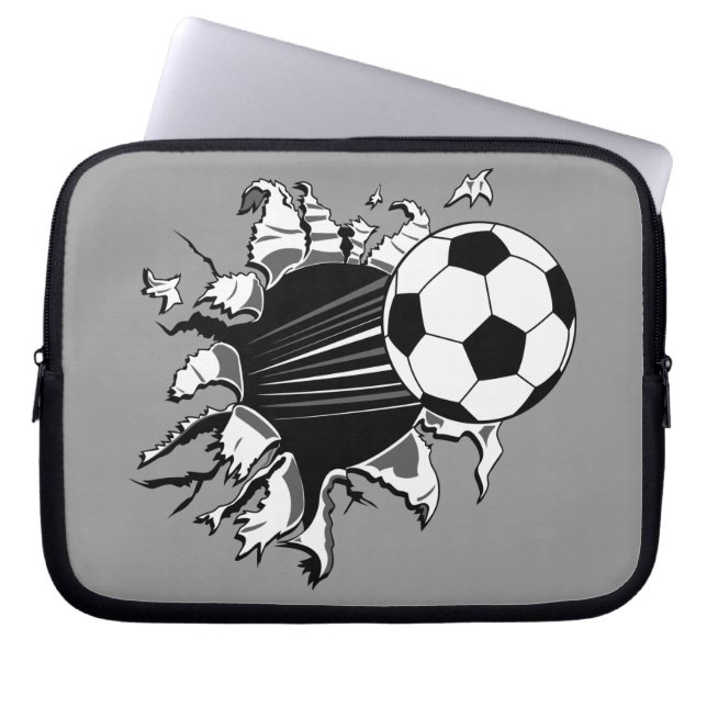 Fotbollboll som ut slår sönder laptop sleeve (Framsidan)