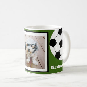Fotbollbollfotoet tillfogar ditt namn - kan kaffemugg