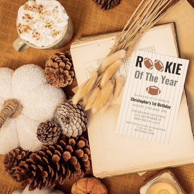 Fotbollens nyhet 1:a födelsedag inbjudningar (Skapare uppladdad)