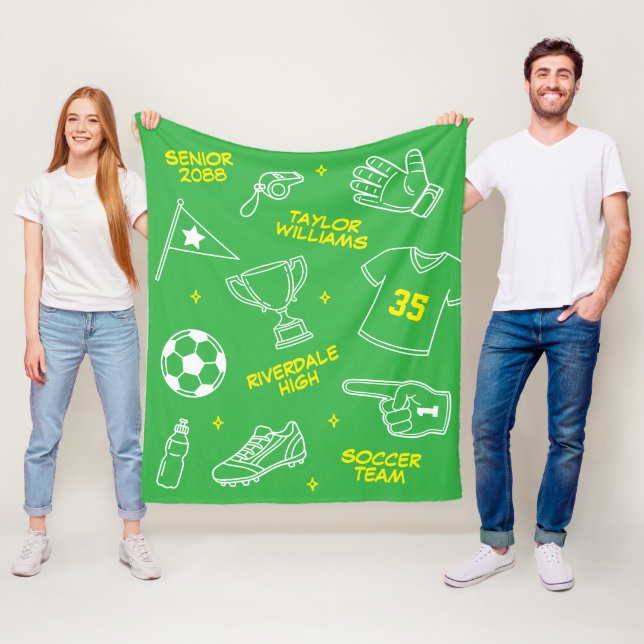 Fotbollsdoodle-ritning med anpassat namn för senio fleecefilt (På plats)
