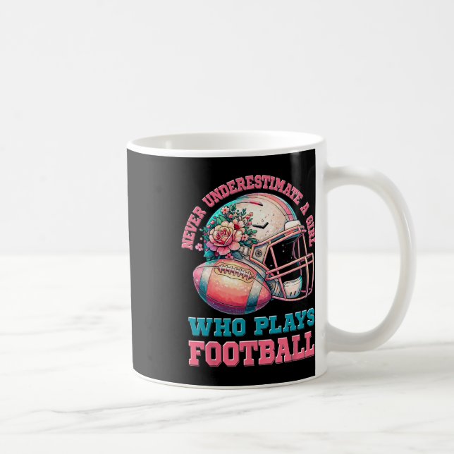 Fotbollsflickor underskattar aldrig en flicka som  kaffemugg (Höger)