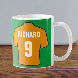 Fotbollskjorta i guld. kaffemugg