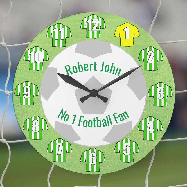 Fotbollsklocka - Gröna randiga skjortor Stor Klocka (Green and white striped football shirts on a clock for number 1 fan)