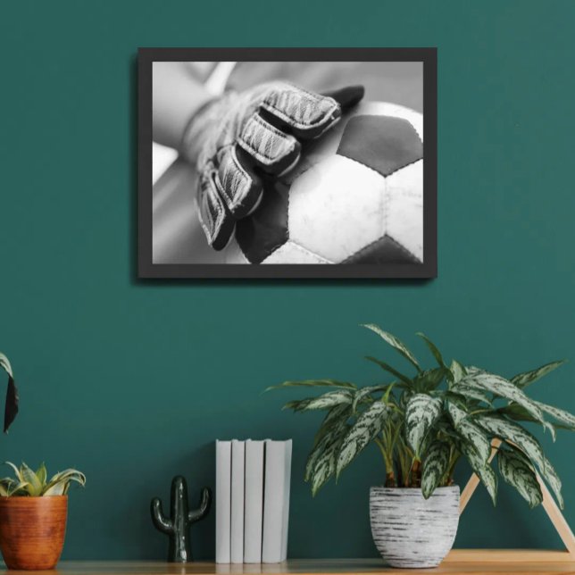 Fotbollsmålvakts handskar svart och vitt poster (Skapare uppladdad)