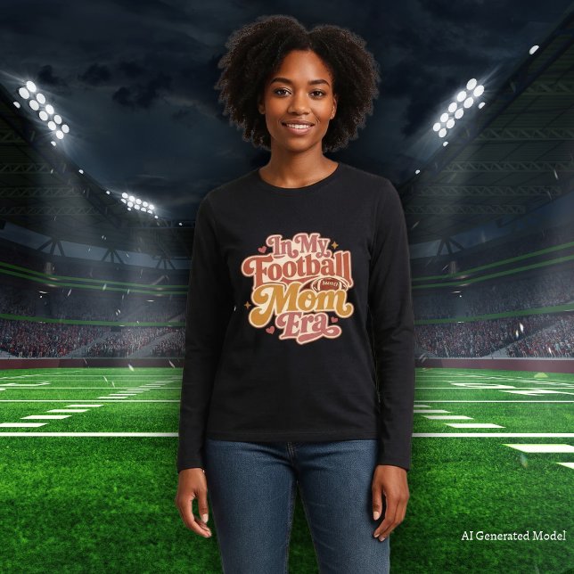 Fotbollsmamma-eran T Shirt (Football Fall Outfit For Mom - In My Football Mom Era - Retro - Fun gift!)