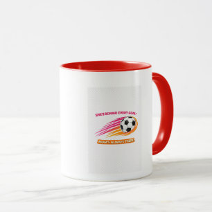 Fotbollsmamma-mugg – Hon står bakom varje mål Mamm Mugg