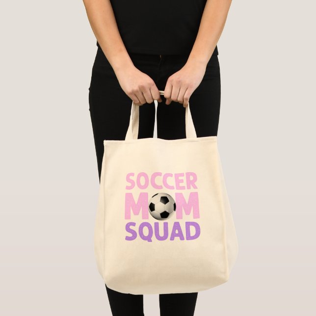 Fotbollsmamma-trupp i rosa och lila    tygkasse (Framsida (produkt))