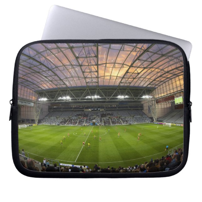 Fotbollsmatch, Forsyth Barr Stadium, Dunedin Laptop Sleeve (Framsidan)
