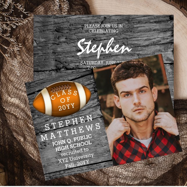 Fotbollsmeddelande från Studenten Inbjudningar (Football Rustic Woodsy One Photo Graduation Announcement and Party Invitation - Print and/or Digital)