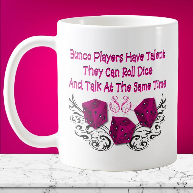 fotbollsspelare har talang #2 kaffemugg (Bunco Player Mug - Funny quote with Bunco Dice. Great for coffee, tea or other favorite drink. )