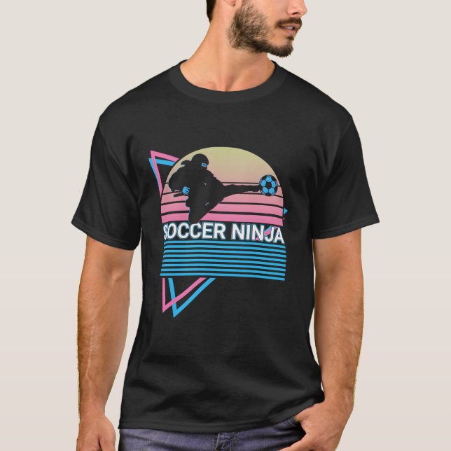 Fotbollsspelare i Ninja T Shirt (Framsida)