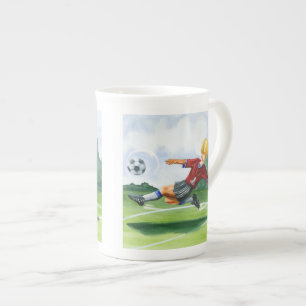 Fotbollsspelaren Kickar en Boll av Jay Throckmorto Benporslin Mugg