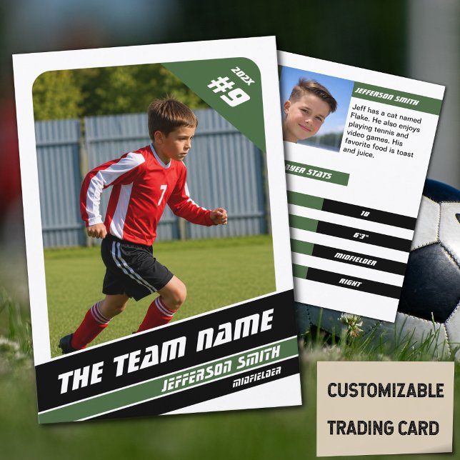 Fotbollsspelarens samlarkort i kraftfull grön-vit (Soccer Player Trading Card in White with Custom Team Name and Green Black Elements)