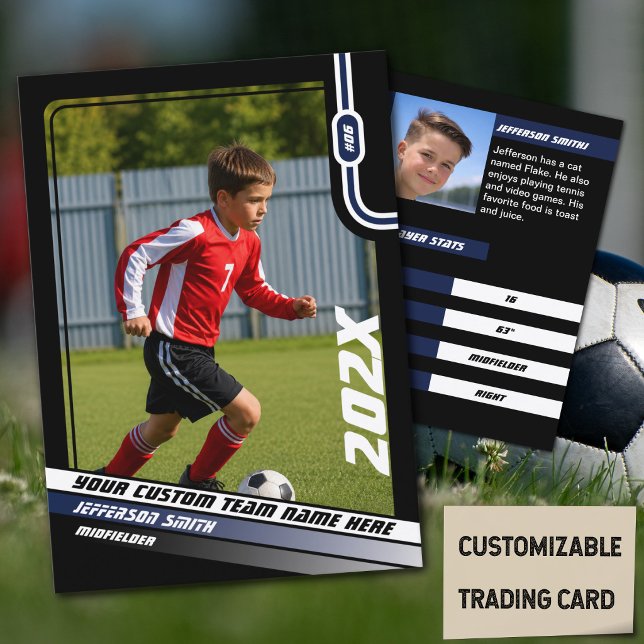 Fotbollsspelarens samlarkort i svart blått (Soccer Player Trading Card in Black with Custom Team Name and Blue White Elements)