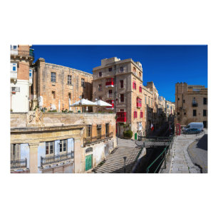 Fotbro, smal gata med trappor i Valletta Fototryck