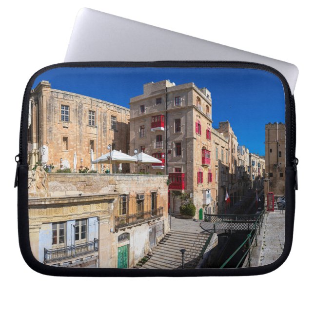 Fotbro, smal gata med trappor i Valletta Laptop Fodral (Framsidan)