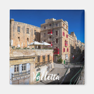 Fotbro, smal gata med trappor i Valletta Magnet