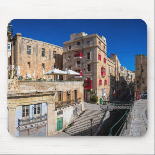 Fotbro, smal gata med trappor i Valletta Musmatta